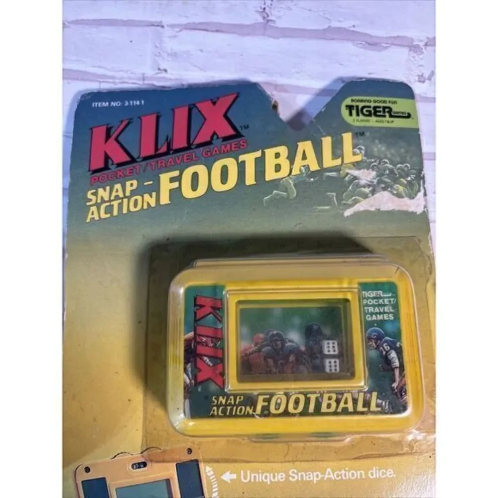 KLIX Snap Action Football Pocket Travel Game 1989‎ Tiger Electronics Unopened